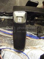 interior-25-seatbeltlatch_zpsed6dcfd5.jpg