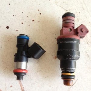 Corvette LS Fuel Injectors 42 and 28.JPG